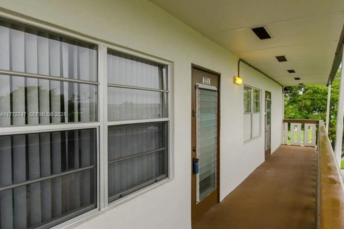 251 Mansfield F #251F, Boca Raton: photo 1 of 9