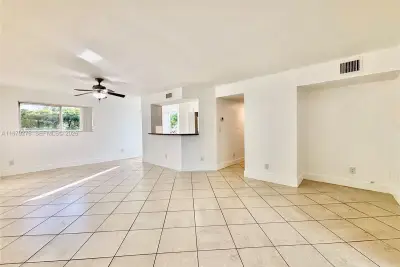 3405 NW 44th St #104, Oakland Park: photo 1 of 23
