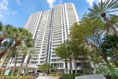 21205 Yacht Club Dr #805, Aventura: photo 1 of 32