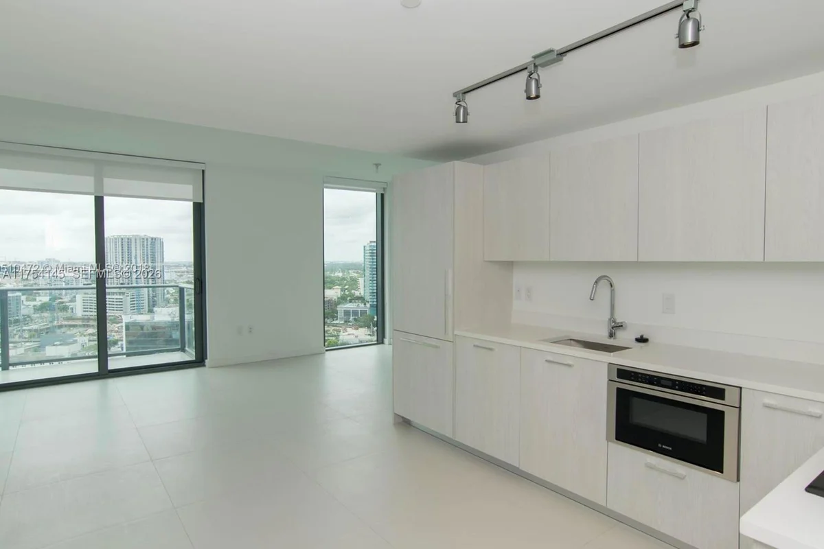 501 NE 31st St #2009, Miami: photo 1 of 24