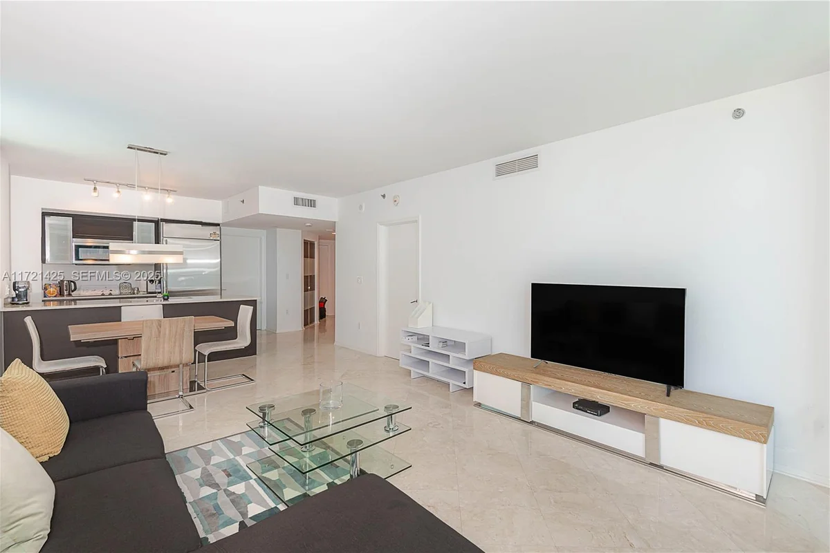 55 SE 6th St #1507, Miami: photo 1 of 24