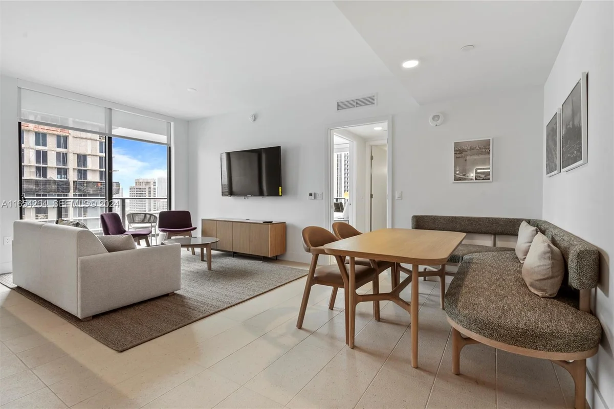 601 NE 1st Ave #2905, Miami: photo 1 of 37
