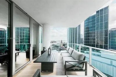 851 NE 1st Ave #2111, Miami: photo 1 of 53
