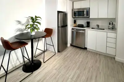 1611 Meridian Ave #102, Miami Beach: photo 1 of 5