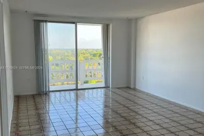 15600 NW 7th Ave #821, Miami: photo 1 of 11