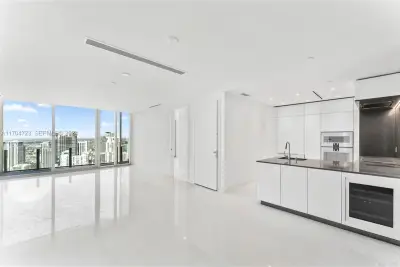 300 Biscayne Blvd Way #5209, Miami: photo 1 of 42