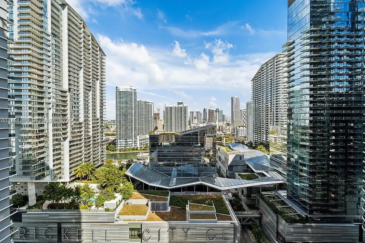 55 SW 9th St #1107, Miami: photo 1 of 16