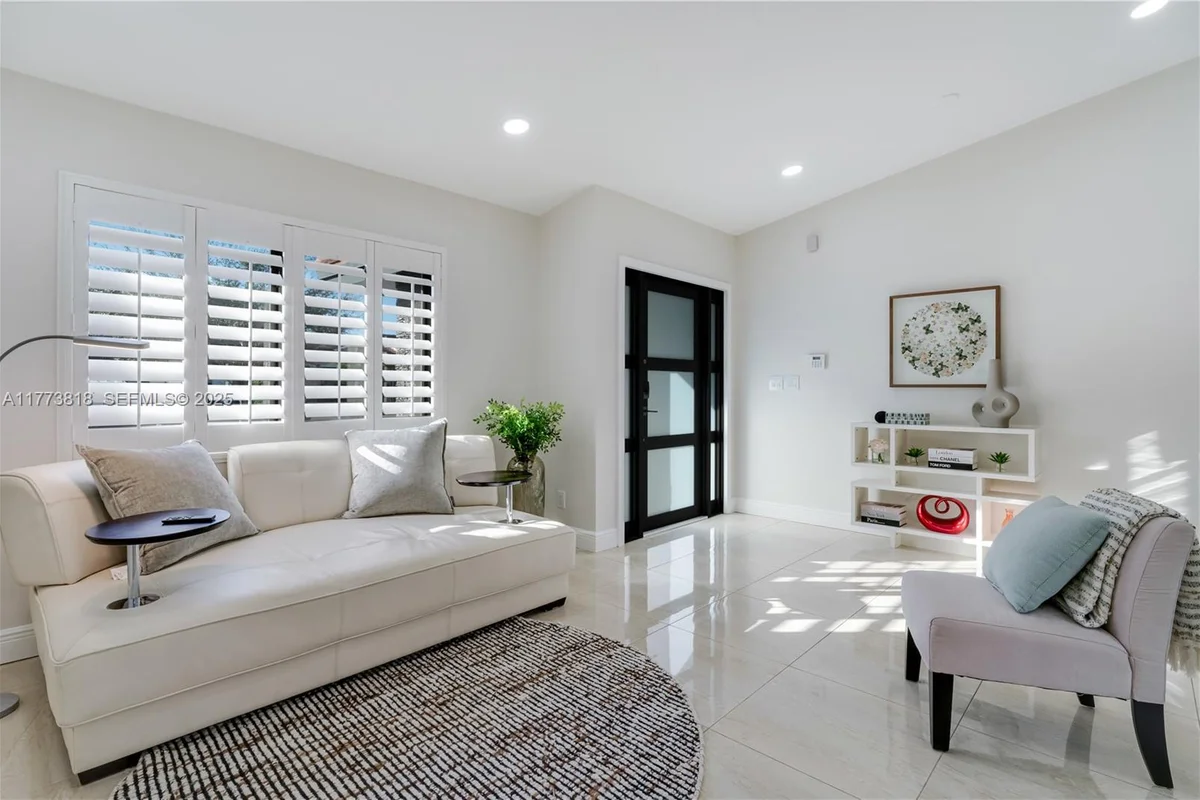 14517 SW 98th Ter, Miami: photo 1 of 32