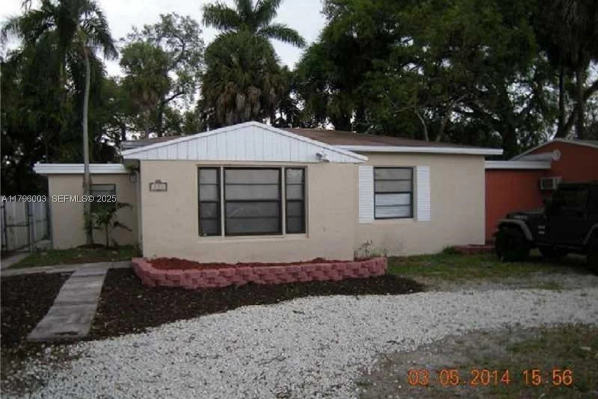 853 SW 12th St, Fort Lauderdale: photo 1 of 14