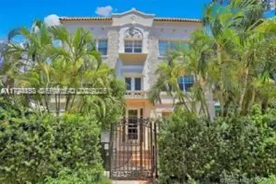 1611 Michigan Ave #19, Miami Beach: photo 1 of 6