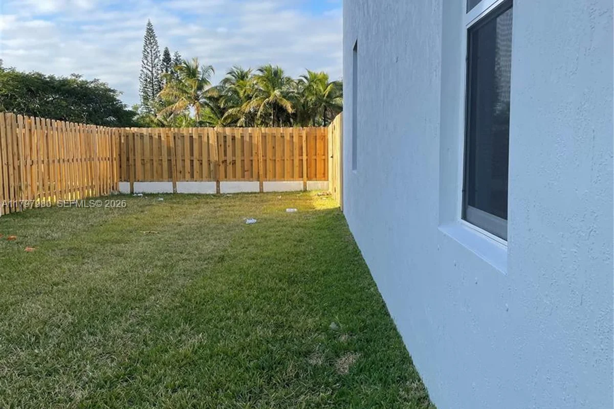 29196 SW 163rd Ct, Homestead: photo 1 of 7