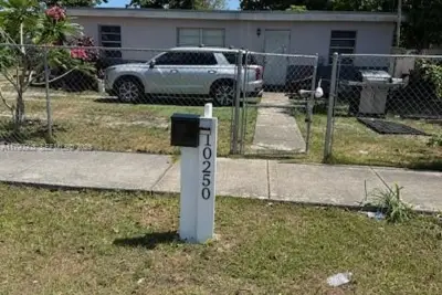 10250 SW 177th St, Miami: photo 1 of 3