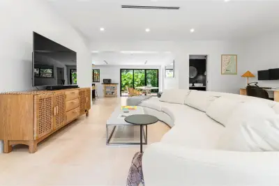 281 NE 48th Ter, Miami: photo 1 of 36