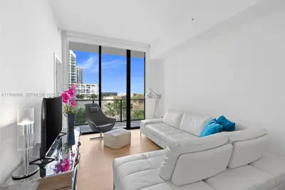 2678 Tigertail Ave #615, Miami: photo 1 of 41