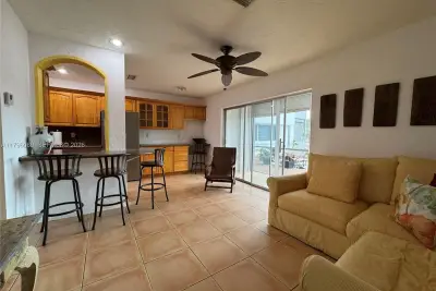 1700 Pierce St #202, Hollywood: photo 1 of 50