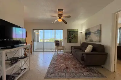 1700 Pierce St #702, Hollywood: photo 1 of 51