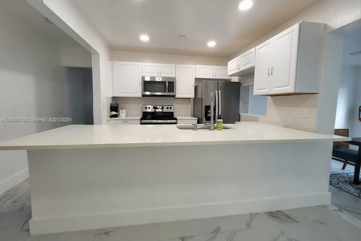 House in Fort Lauderdale: photo 1 of 14