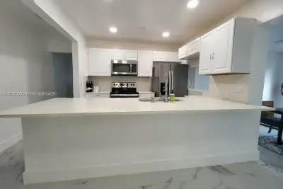 House in Fort Lauderdale: photo 1 of 14