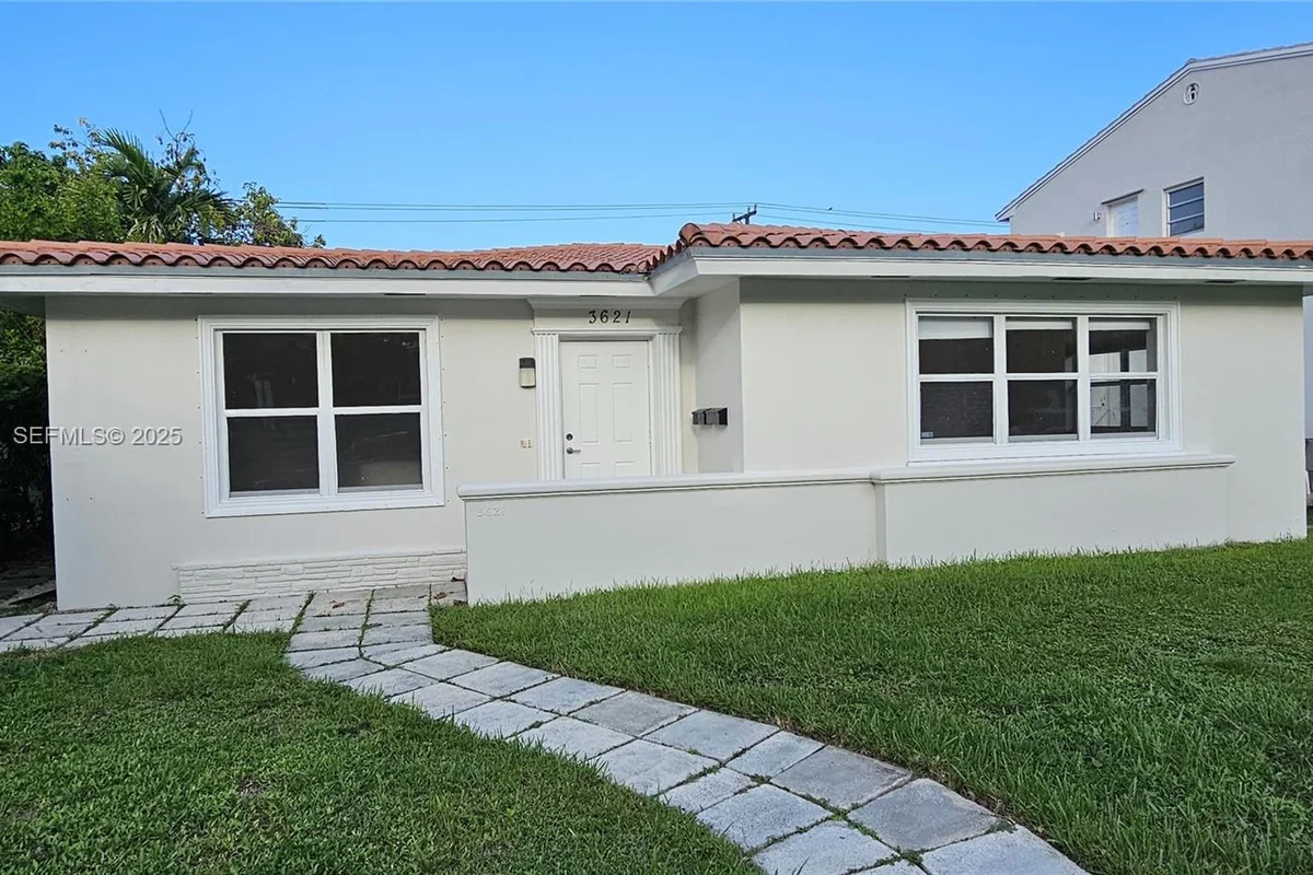 3621 Ponce De Leon Blvd, Coral Gables: photo 1 of 14
