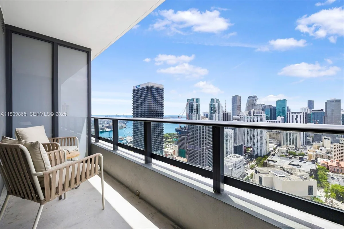 159 NE 6th St #3610, Miami: photo 1 of 93