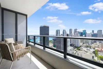 159 NE 6th St #3610, Miami: photo 1 of 93
