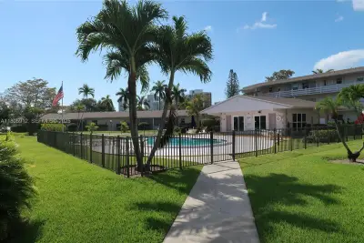 700 Layne Blvd #112, Hallandale Beach: photo 1 of 58