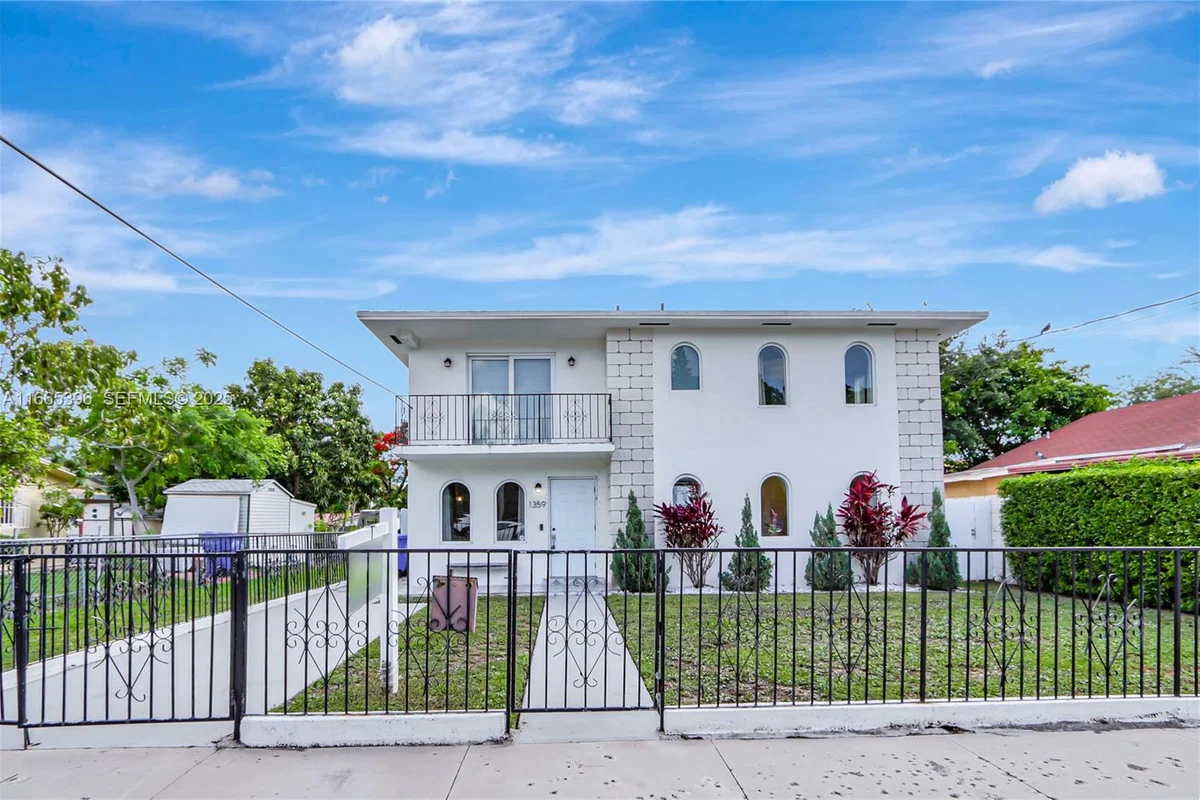 1359 SW 11th St, Miami: photo 1 of 25