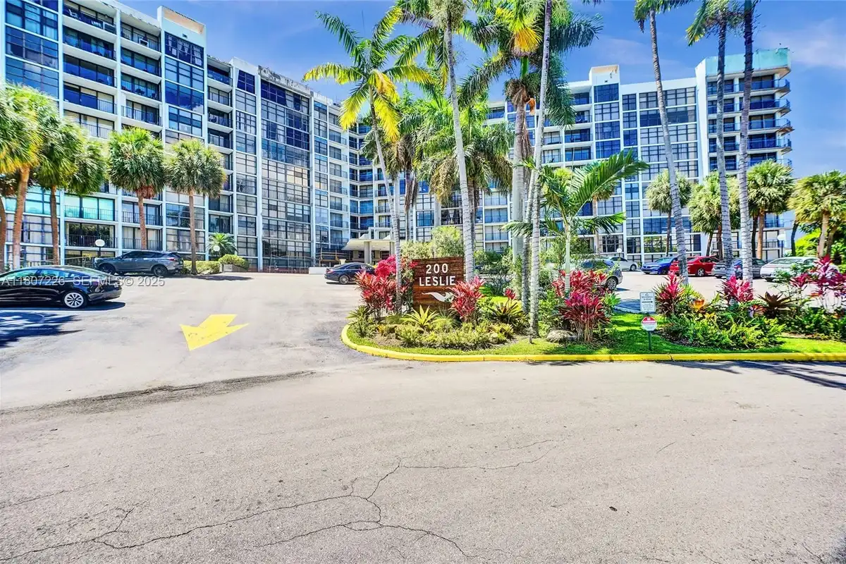200 Leslie Dr #1031, Hallandale Beach: photo 1 of 55