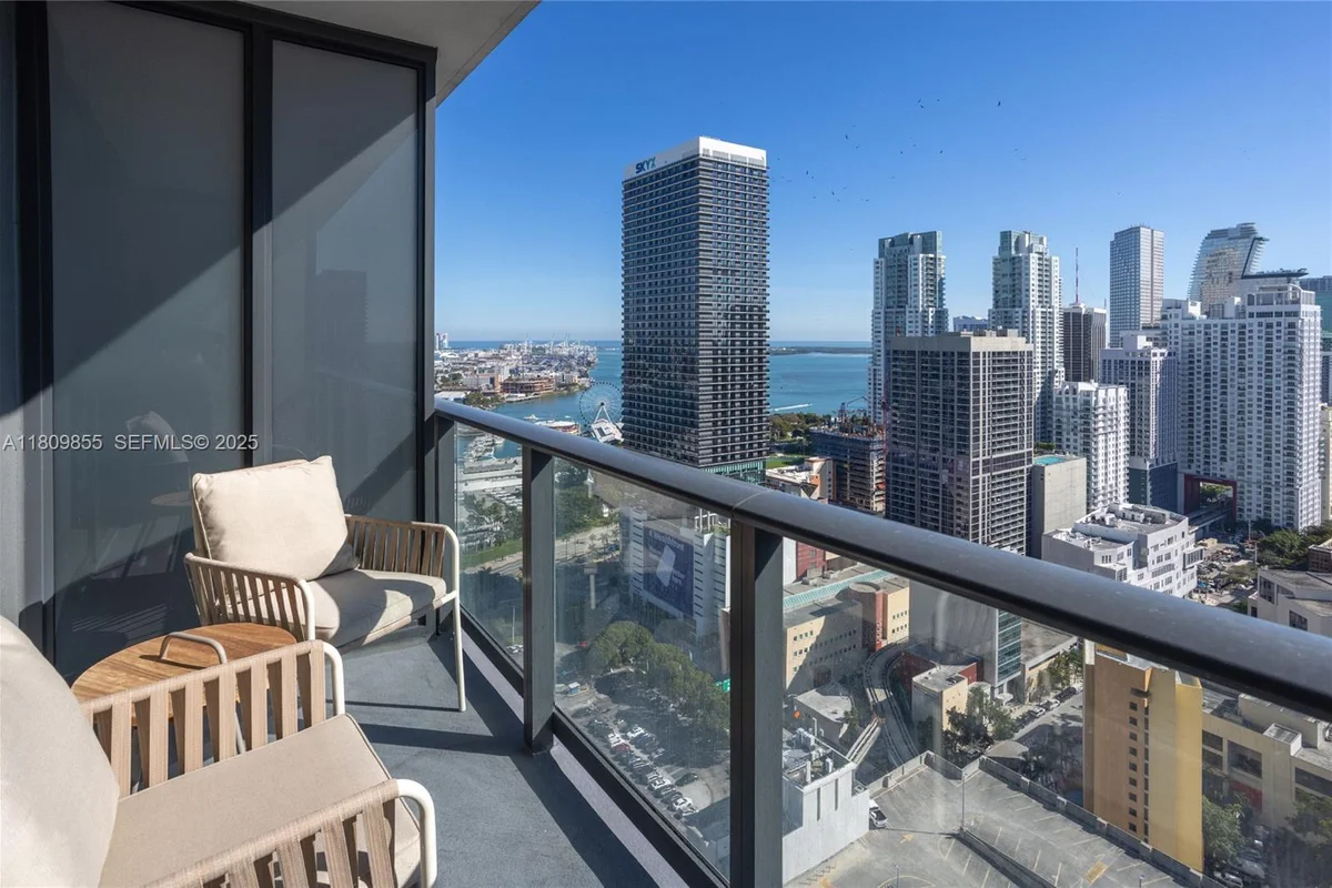 159 NE 6th St #3012, Miami: photo 1 of 91