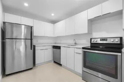 4222 Inverrary Blvd #4211, Lauderhill: photo 1 of 17