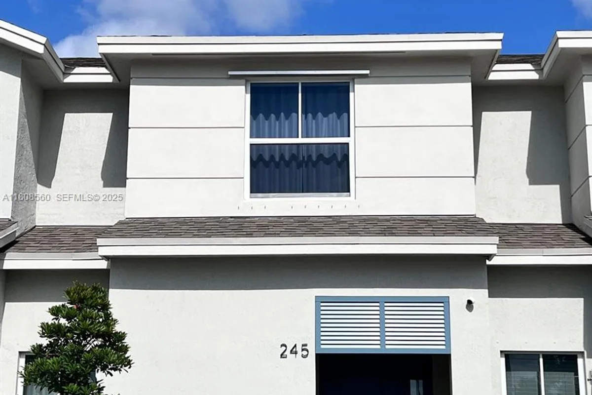 245 NE 3rd Ct, Florida City: photo 1 of 17