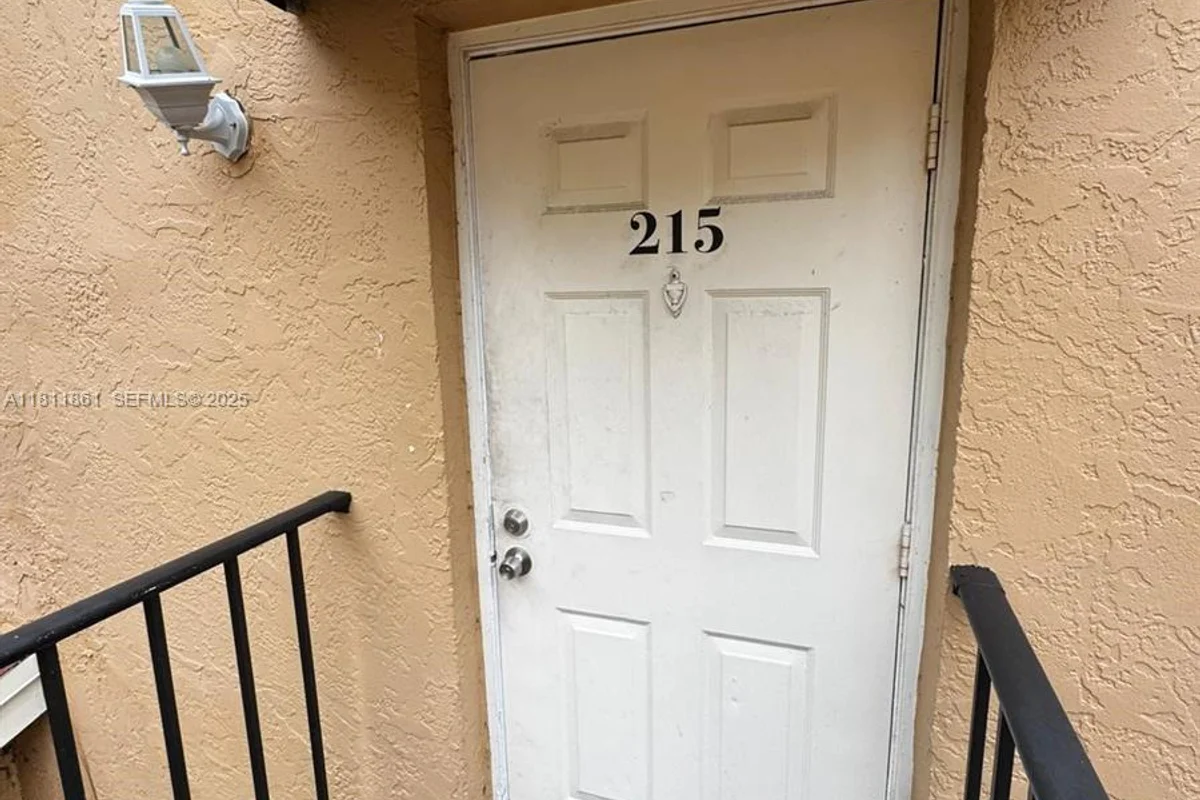 6023 10th Ave N #215, Greenacres: photo 1 of 30