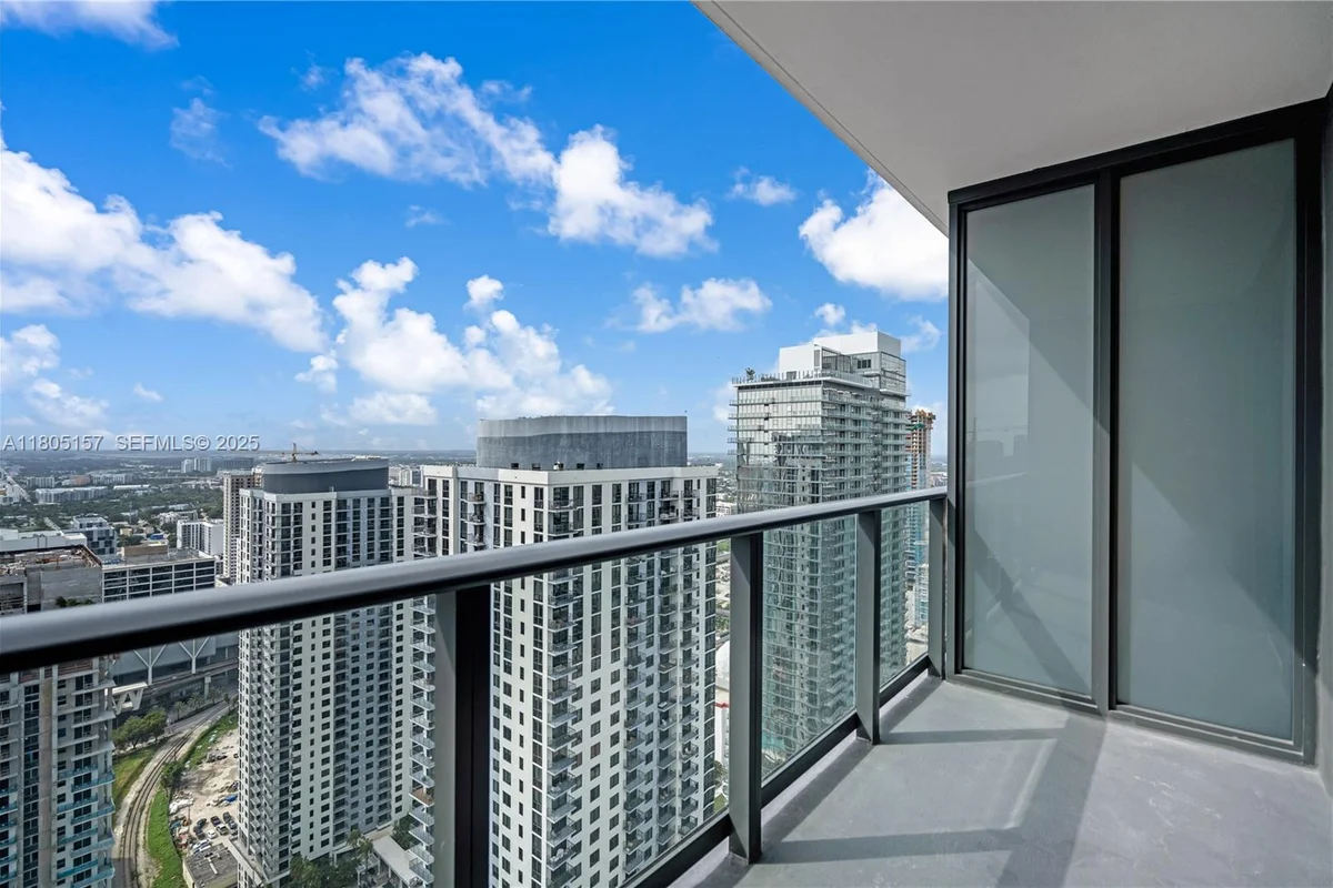 601 NE 1st #4204, Miami: photo 1 of 25
