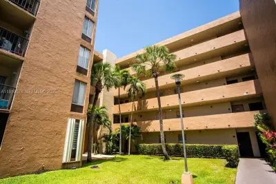 9110 Fontainebleau Blvd #502, Miami: photo 1 of 55