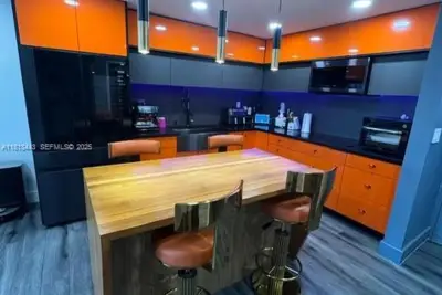 4550 NW 9th St #520E, Miami: photo 1 of 19