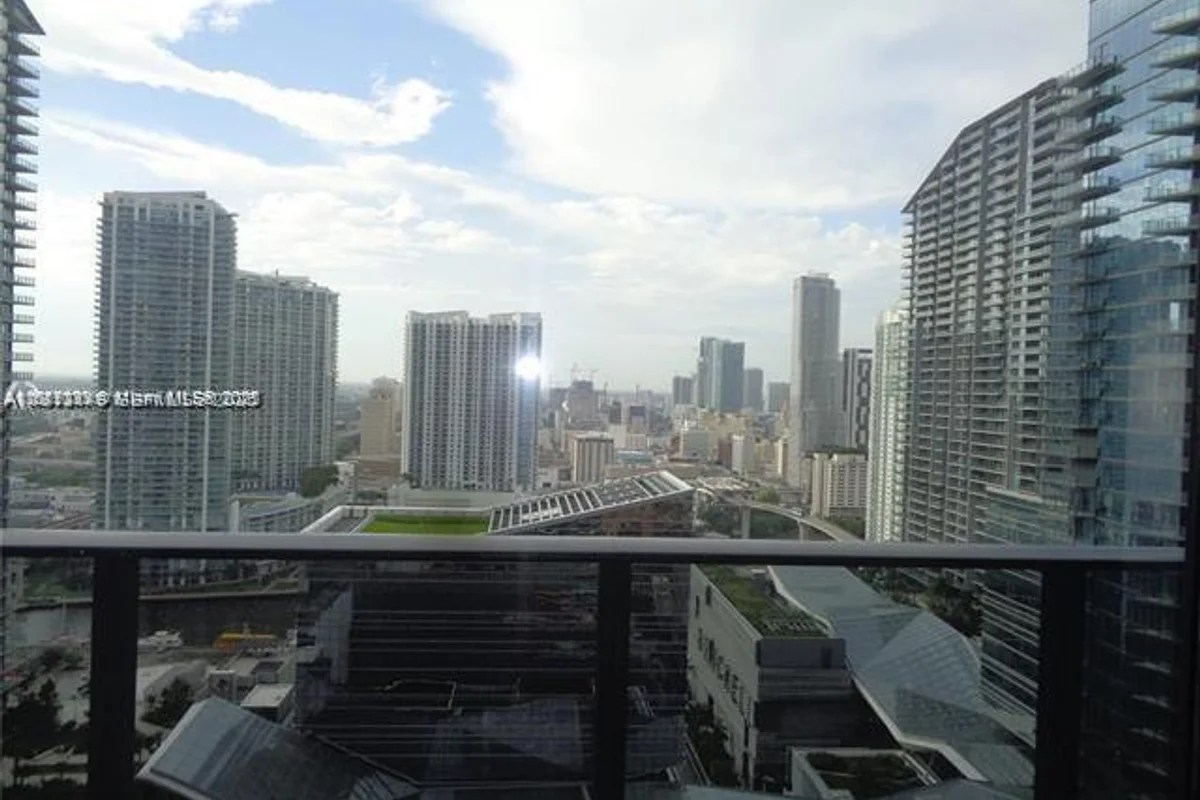 45 SW 9th St #2709, Miami: photo 1 of 34