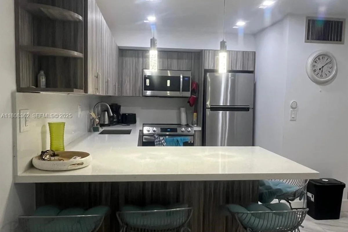 2145 Pierce St #422, Hollywood: photo 1 of 10