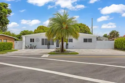 881 NW 177th Ter, Miami Gardens: photo 1 of 24