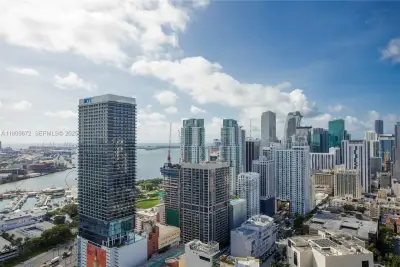 601 NE 1st St #3907, Miami: photo 1 of 13