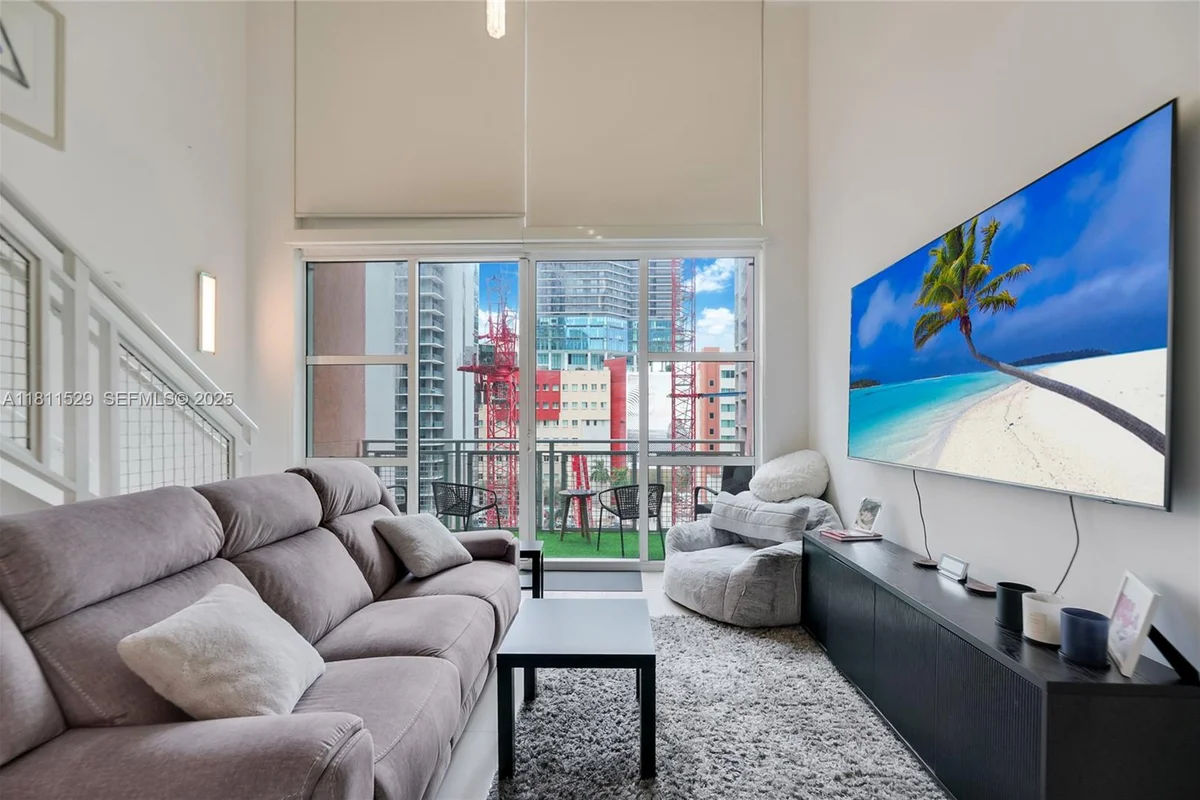 244 Biscayne Blvd #644, Miami: photo 1 of 15