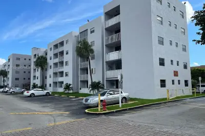 8075 NW 7th St #109, Miami: photo 1 of 14
