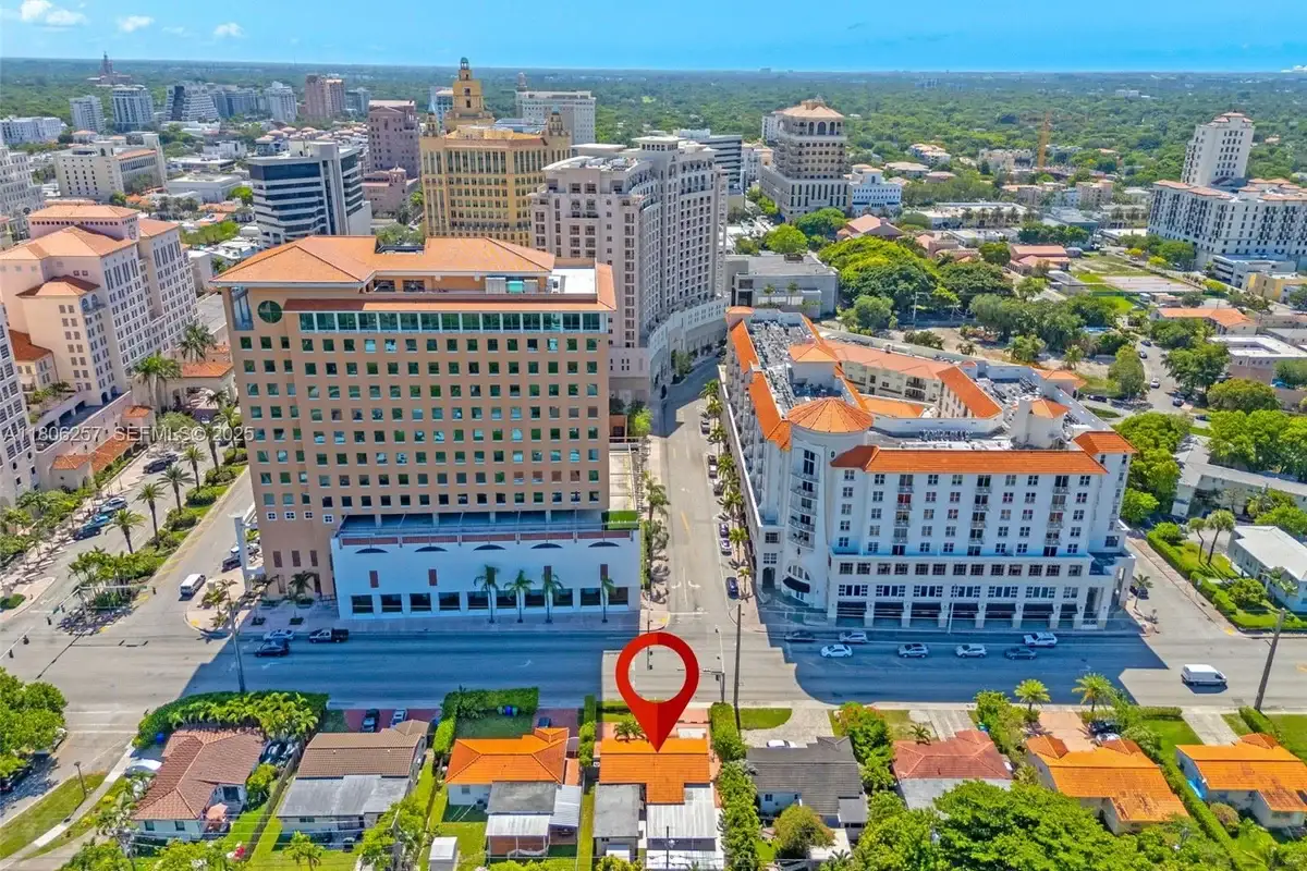 1901 SW 37th Ave, Miami: photo 1 of 35