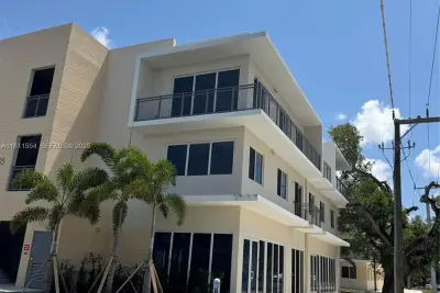1010 SW 69th Ave #212, Miami: photo 1 of 31
