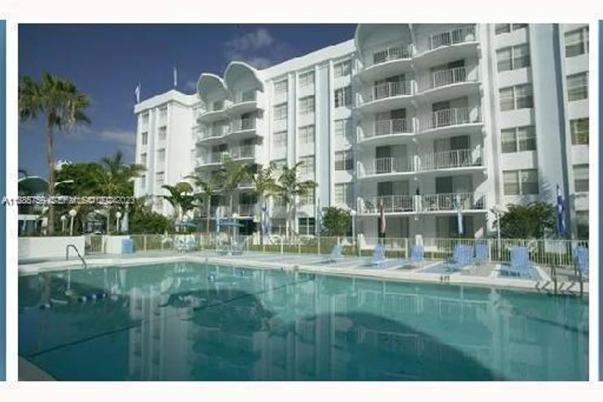 498 NW 165th St Rd #D-607, Miami: photo 1 of 10