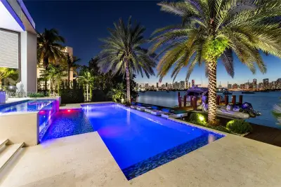 441 N Hibiscus Dr, Miami Beach: photo 1 of 93