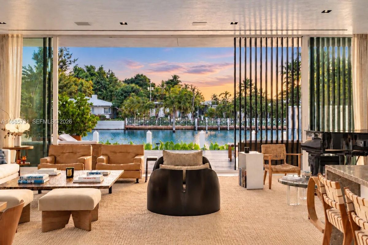 1041 W 48th St, Miami Beach: photo 1 of 18