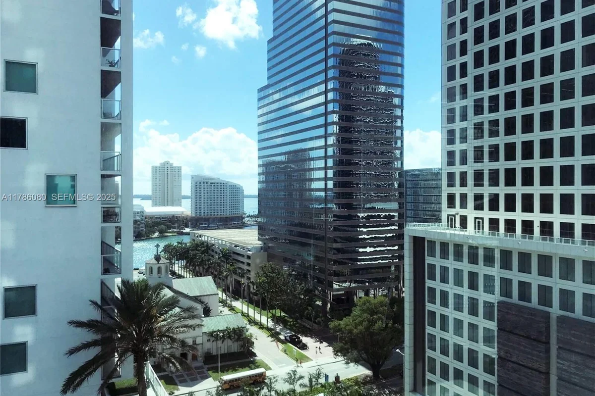 55 SE 6th St #1610, Miami: photo 1 of 9