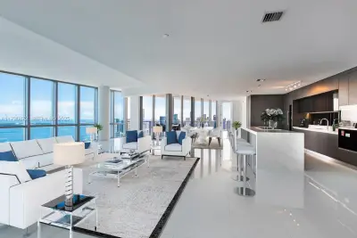 851 NE 1st Ave #PH5011, Miami: photo 1 of 35