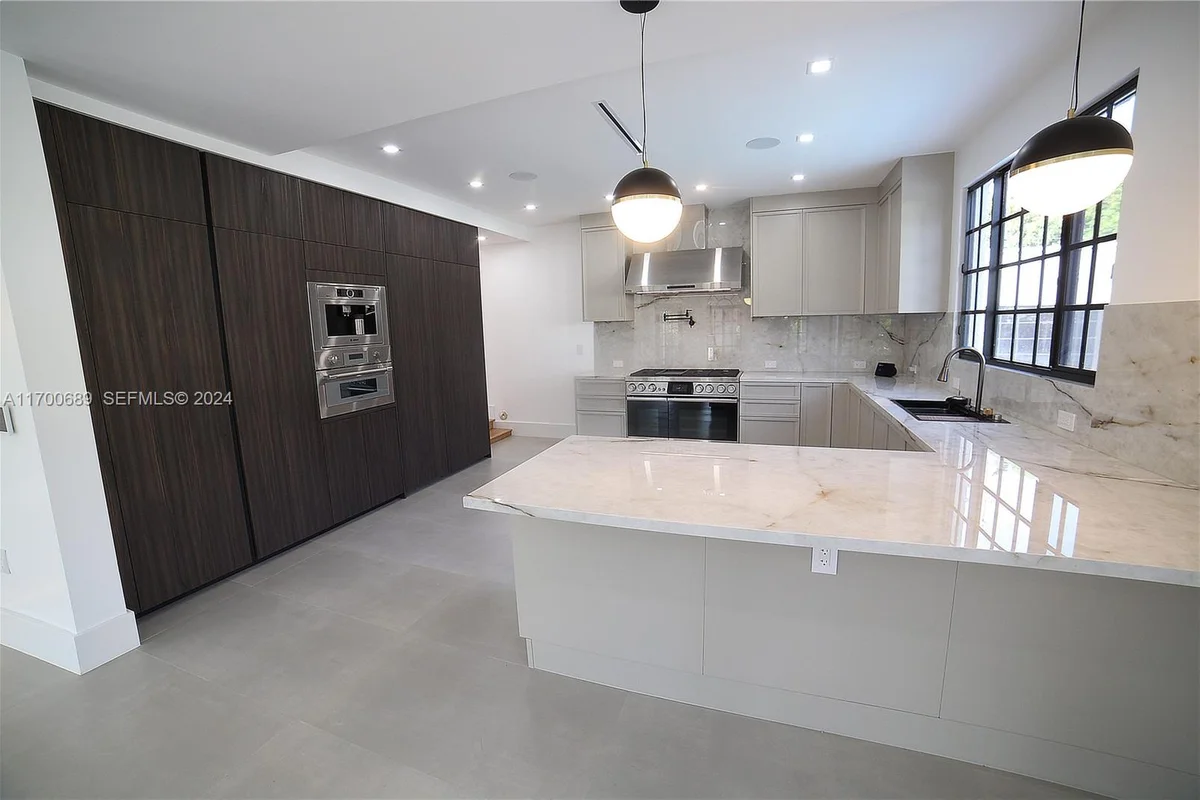 1345 Hollywood Blvd, Hollywood: photo 1 of 100
