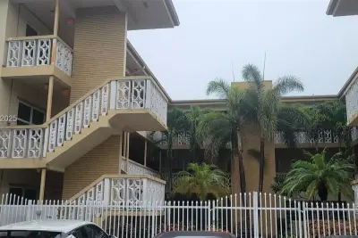 1958 Monroe St #107, Hollywood: photo 1 of 15